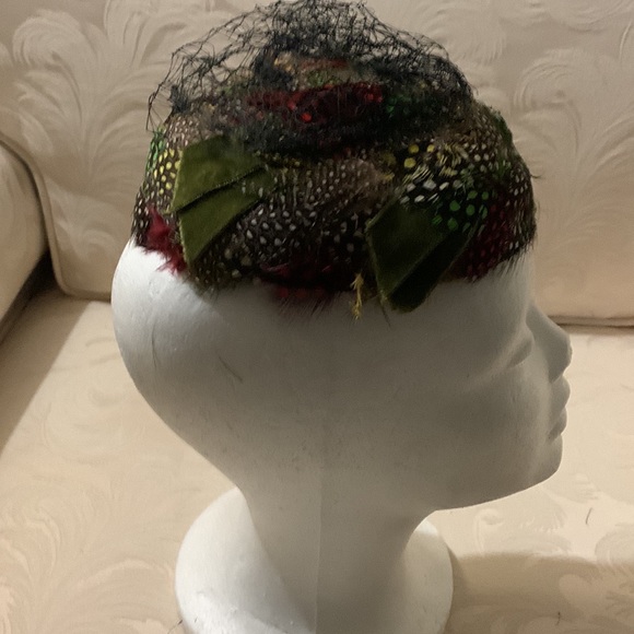 1940s Vintage bird nest feather hat with veil - Picture 4 of 4